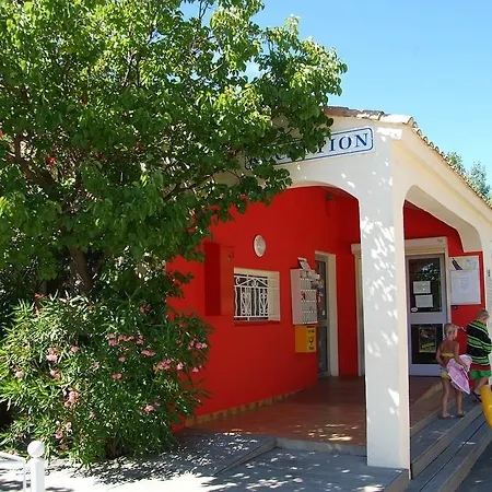 キャンプ場 Le Clos Virgile 4*